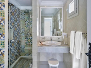 Курортный отель Hari Club Beach