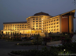 Отель Radisson Blu Dhaka Water Garden