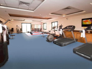 Курортный Отель Swiss Inn Pyramids Golf Resort