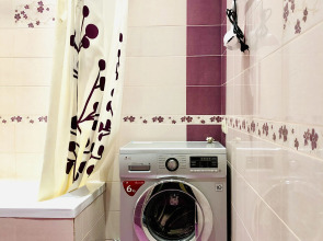 Апартаменты Шикарная двухкомнатная квартира с раздельными комнатами и балконом