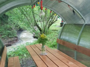 Частный дом у горной реки