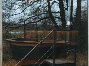 Частный дом с баней и чаном у воды и леса