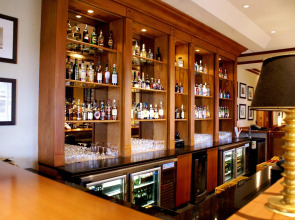 Отель Sheraton Kampala