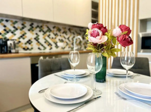 Апартаменты на Ялтинской улице, 12А. ЖК «Шато Лувр»