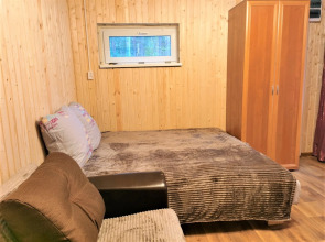 Коттедж с баней в сосновом бору у озера, рядом с турбазой Чайка