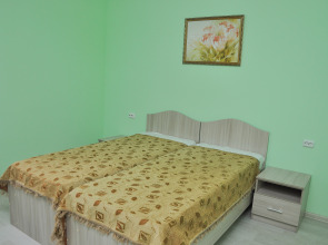 Отель Радужная