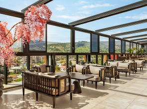 Отель Ramada By Wyndham Tbilisi Old City