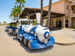 Курортный отель Ramada Hotel & Suites by Wyndham Costa del Sol