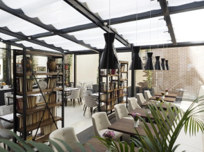 Отель Envoy Belgrade