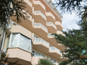 Отель Ламбат