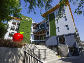 Курортный отель Apple A Day Resort