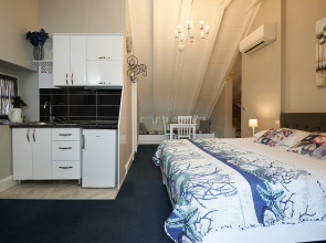 Palace Central Square