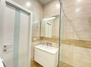 Море квартир уютная студия с панорамными окнами в центре Адлера 2