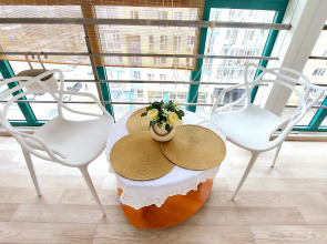 Апартаменты Квартира в центре с качелями на веранде рядом с колесом обозрения