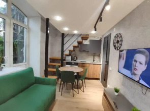 Апартаменты 2х уровневая квартира в стиле Лофт в центре города