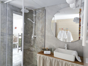 Частный дом Увеличенный А-фрейм Сад с баней и чаном