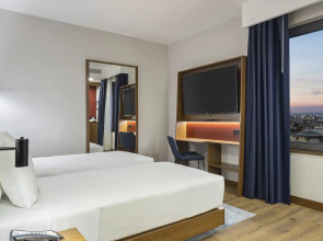Отель Hampton by Hilton Istanbul Arnavutkoy