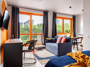 Квартира Яркая с балконом