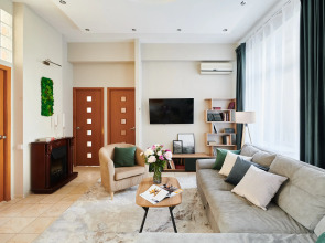 Квартира GM Apartments Стильная Трехкомнатная в Доме на Набережной