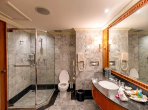 Отель Montien Riverside Hotel Bangkok