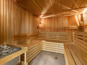 Отель Ramada By Wyndham Tbilisi Old City