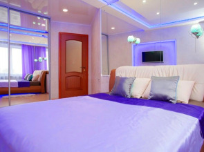 Апартаменты на площади Революции