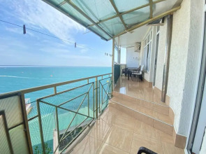 Квартира премиум с 2 спальнями с видом на море и балконом 4/2