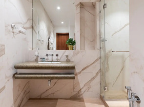 Студия для двоих на 74-м этаже