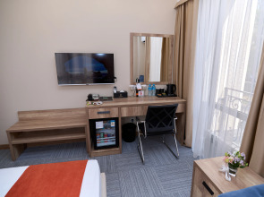 Отель Crown Hotel Bishkek