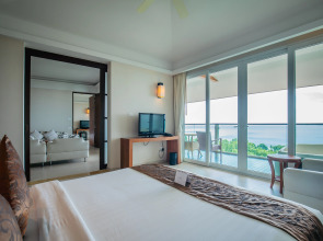 Отель KC Resort & Over Water Villas