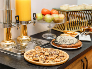 Отель Address Inn