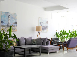 White Boutique Hotel & Residences