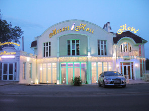 Моцарт Холл