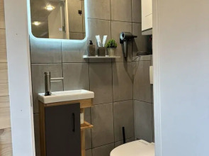 Частный Дом в Окружении Кедpового Леса со Своей Террасой и Мангальной Зоной