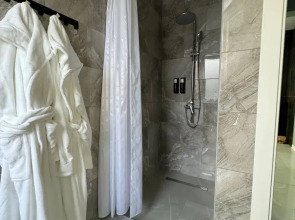 Вилла Небо с Подогреваемым Бассейном и Сауной