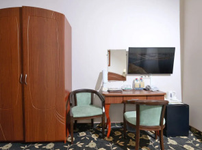 Отель Cronwell Inn Стремянная