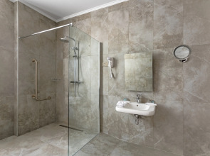 Отель Ирыстон