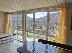 Частный дом с баней бассейном и мангалом на берегу реки