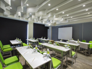 Отель MaxOneHotels Bukit Jimbaran