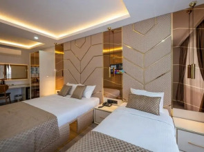 Luxury Airport Hotel by Zazzoni