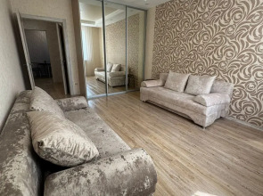 Квартира Уютная двухкомнатная квартира у Глобуса