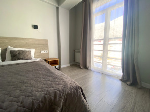 Квартира с отдельной спальней вблизи подъемника