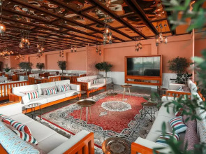 Отель Dubai Marine Beach Resort & Spa