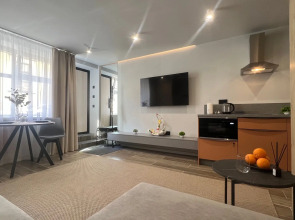 Апартаменты у Часовой Башни Оранжевые