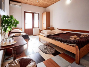 Отель Белый