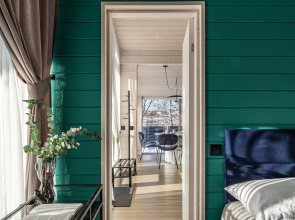 Частный Дом RiverDublDom  с баней и купелью у пруда в Новой Москве