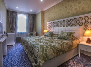 Отель Premier Old Gates