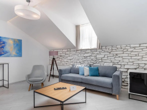 Lazure Hotel and Marina