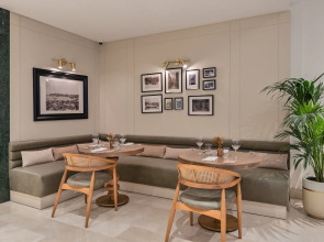 Отель Delita City