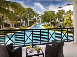 Отель Residences at the Fives